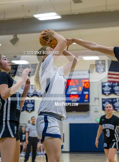 Thumbnail 3 in Saugus vs Dos Pueblos (CIF-SS D2AA Round 1 Playoff) photogallery.
