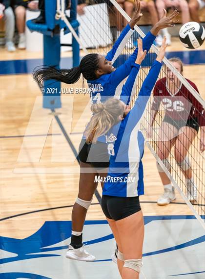 Thumbnail 2 in Indianapolis Bishop Chatard vs Indianapolis Scecina Memorial (City Tourney Round 2) photogallery.