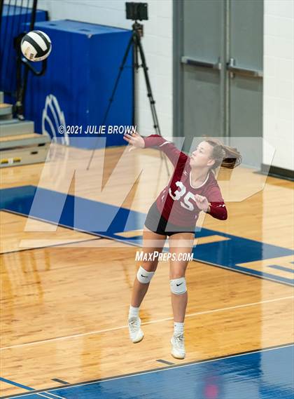 Thumbnail 3 in Indianapolis Bishop Chatard vs Indianapolis Scecina Memorial (City Tourney Round 2) photogallery.