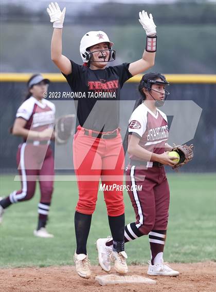 Thumbnail 3 in East Bernard vs. Terry photogallery.