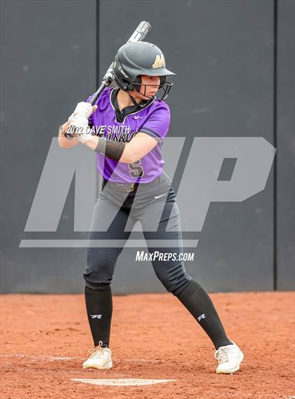 Thumbnail 2 in Muscatine vs Regina (Varsity Classic) photogallery.