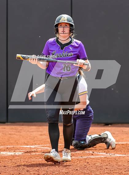 Thumbnail 3 in Muscatine vs Regina (Varsity Classic) photogallery.