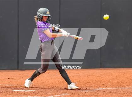 Thumbnail 3 in Muscatine vs Regina (Varsity Classic) photogallery.