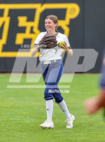 Thumbnail 3 in Muscatine vs Regina (Varsity Classic) photogallery.