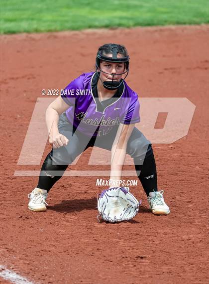 Thumbnail 2 in Muscatine vs Regina (Varsity Classic) photogallery.