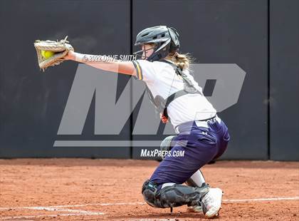 Thumbnail 3 in Muscatine vs Regina (Varsity Classic) photogallery.