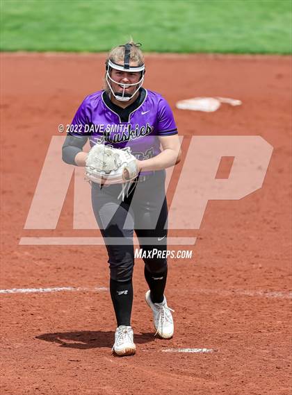 Thumbnail 2 in Muscatine vs Regina (Varsity Classic) photogallery.
