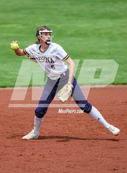 Thumbnail 2 in Muscatine vs Regina (Varsity Classic) photogallery.