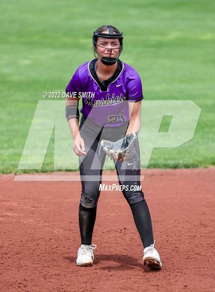 Thumbnail 3 in Muscatine vs Regina (Varsity Classic) photogallery.