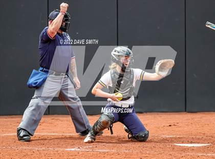 Thumbnail 2 in Muscatine vs Regina (Varsity Classic) photogallery.