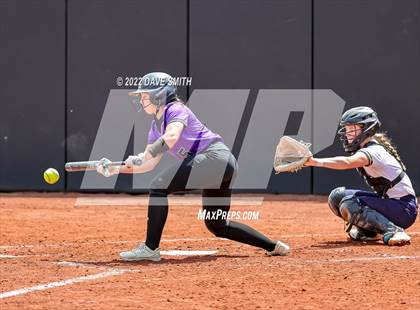 Thumbnail 2 in Muscatine vs Regina (Varsity Classic) photogallery.