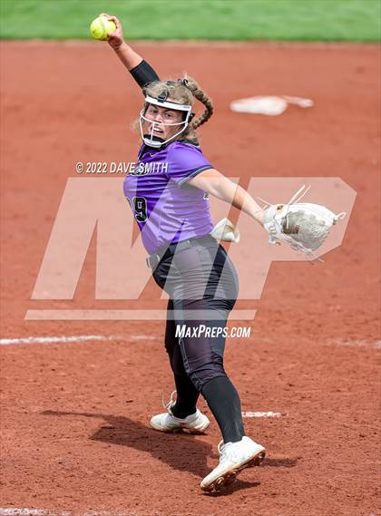 Thumbnail 3 in Muscatine vs Regina (Varsity Classic) photogallery.