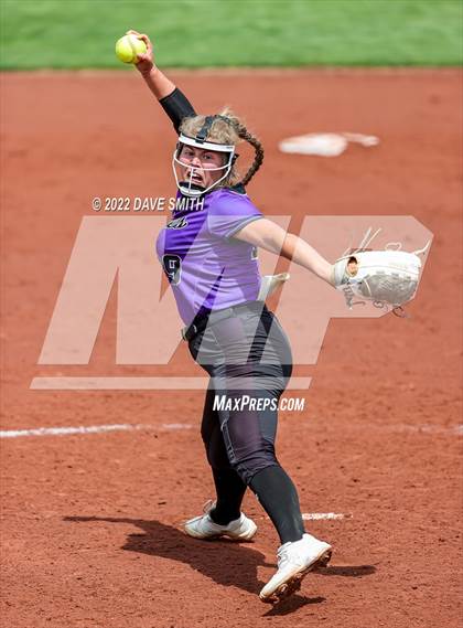 Thumbnail 2 in Muscatine vs Regina (Varsity Classic) photogallery.