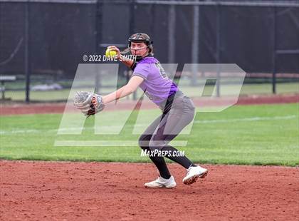 Thumbnail 2 in Muscatine vs Regina (Varsity Classic) photogallery.