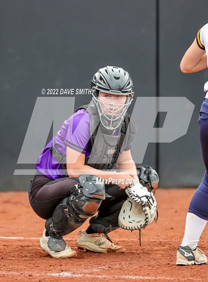 Thumbnail 2 in Muscatine vs Regina (Varsity Classic) photogallery.