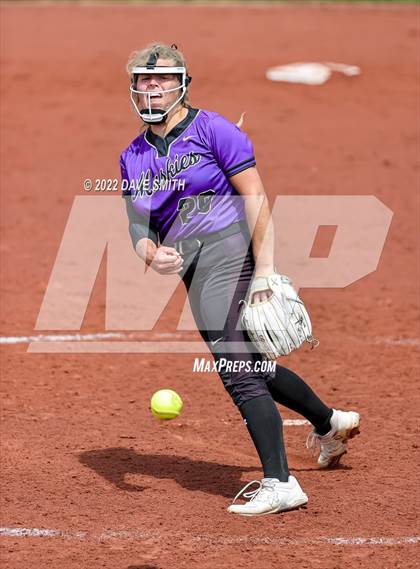 Thumbnail 2 in Muscatine vs Regina (Varsity Classic) photogallery.