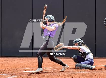 Thumbnail 2 in Muscatine vs Regina (Varsity Classic) photogallery.