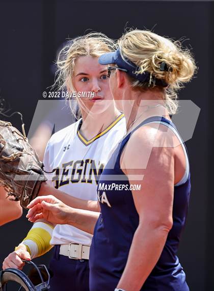 Thumbnail 3 in Muscatine vs Regina (Varsity Classic) photogallery.