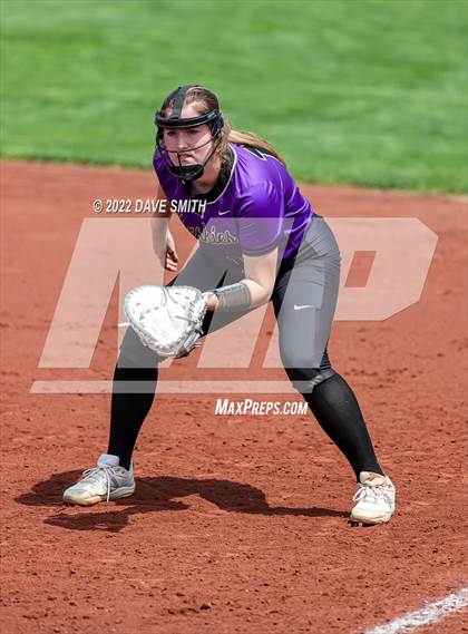 Thumbnail 3 in Muscatine vs Regina (Varsity Classic) photogallery.