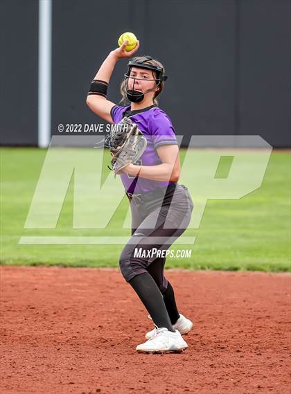 Thumbnail 3 in Muscatine vs Regina (Varsity Classic) photogallery.