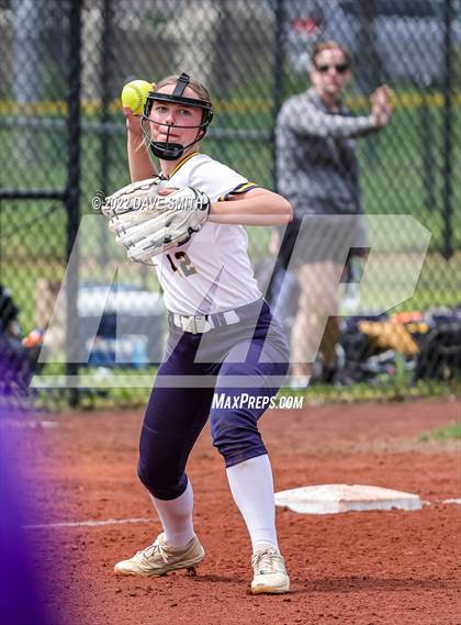 Thumbnail 3 in Muscatine vs Regina (Varsity Classic) photogallery.