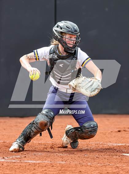 Thumbnail 2 in Muscatine vs Regina (Varsity Classic) photogallery.