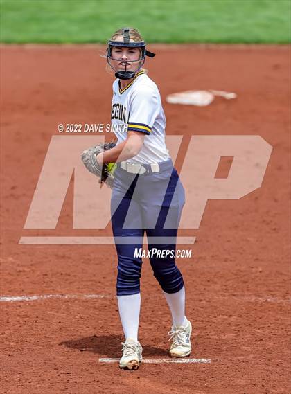 Thumbnail 2 in Muscatine vs Regina (Varsity Classic) photogallery.