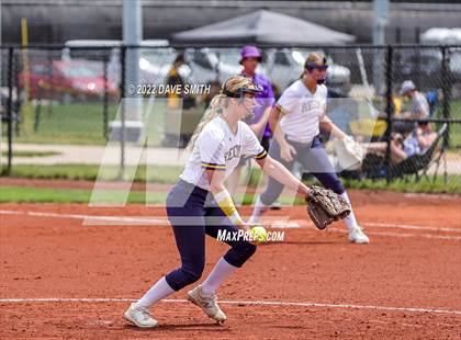 Thumbnail 3 in Muscatine vs Regina (Varsity Classic) photogallery.
