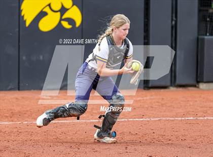Thumbnail 2 in Muscatine vs Regina (Varsity Classic) photogallery.