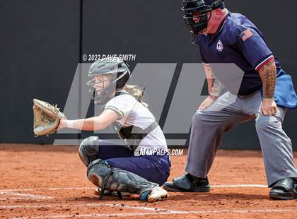 Thumbnail 2 in Muscatine vs Regina (Varsity Classic) photogallery.
