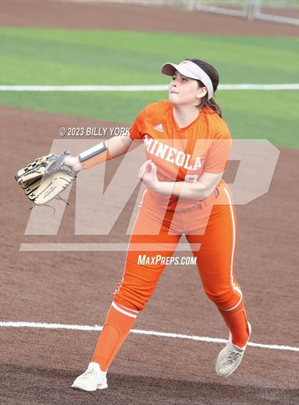 Thumbnail 2 in Grand Saline vs Mineola photogallery.