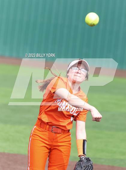 Thumbnail 3 in Grand Saline vs Mineola photogallery.