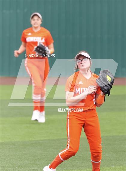 Thumbnail 3 in Grand Saline vs Mineola photogallery.