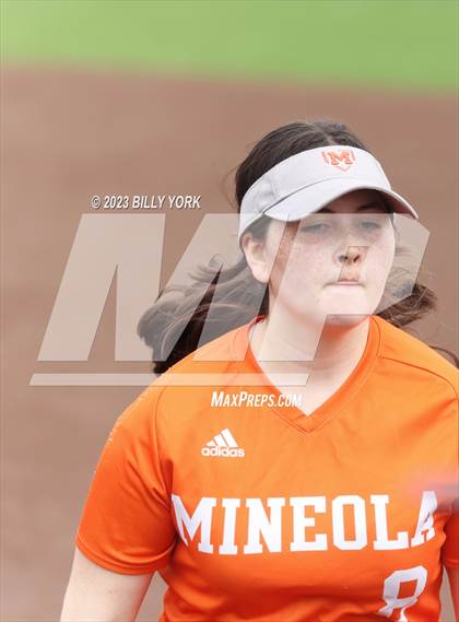 Thumbnail 3 in Grand Saline vs Mineola photogallery.
