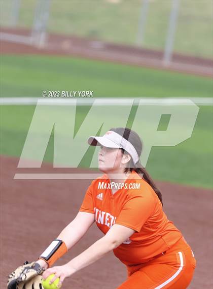Thumbnail 2 in Grand Saline vs Mineola photogallery.
