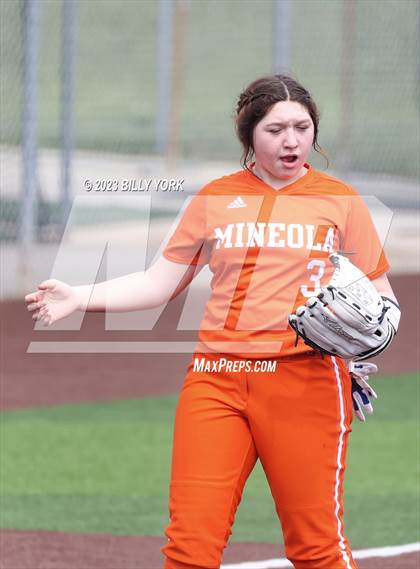 Thumbnail 2 in Grand Saline vs Mineola photogallery.
