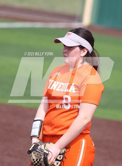 Thumbnail 2 in Grand Saline vs Mineola photogallery.
