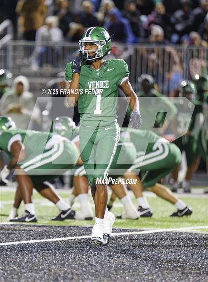 Thumbnail 3 in Sumner @ Venice (FHSAA 7A Regional Final) photogallery.