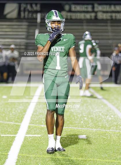 Thumbnail 1 in Sumner @ Venice (FHSAA 7A Regional Final) photogallery.