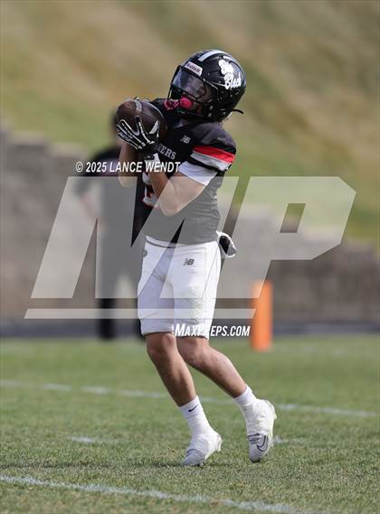 Thumbnail 3 in Pomona vs. Coronado (CHSAA 3A First Round) photogallery.