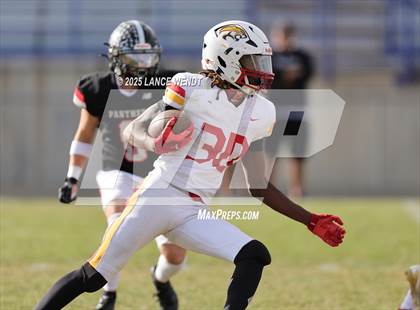 Thumbnail 2 in Pomona vs. Coronado (CHSAA 3A First Round) photogallery.