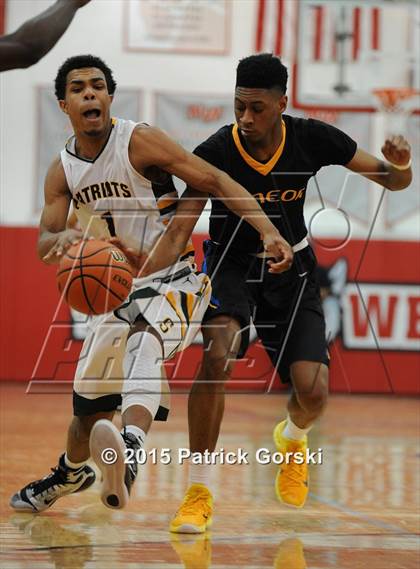 Thumbnail 2 in Simeon vs Stevenson (McDonald's City-Suburban Showdown) photogallery.