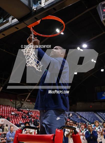 Thumbnail 1 in Bishop Hartley vs. Walnut Ridge (OHSAA D3 Central 1 District Championship) photogallery.