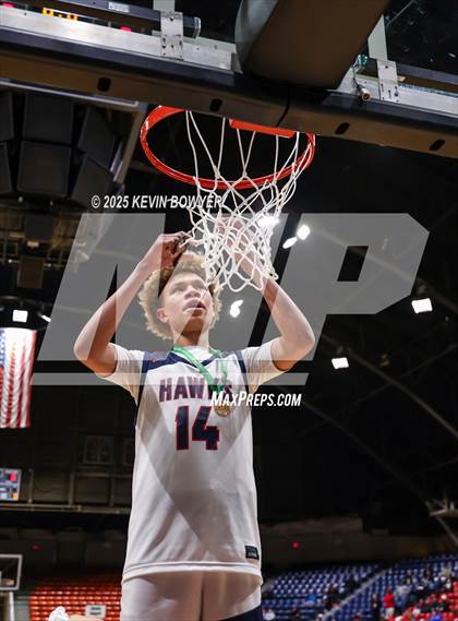 Thumbnail 2 in Bishop Hartley vs. Walnut Ridge (OHSAA D3 Central 1 District Championship) photogallery.