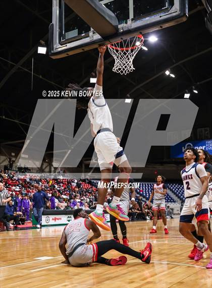 Thumbnail 3 in Bishop Hartley vs. Walnut Ridge (OHSAA D3 Central 1 District Championship) photogallery.