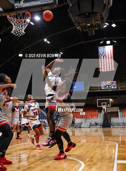 Thumbnail 3 in Bishop Hartley vs. Walnut Ridge (OHSAA D3 Central 1 District Championship) photogallery.