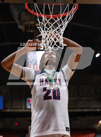 Thumbnail 3 in Bishop Hartley vs. Walnut Ridge (OHSAA D3 Central 1 District Championship) photogallery.