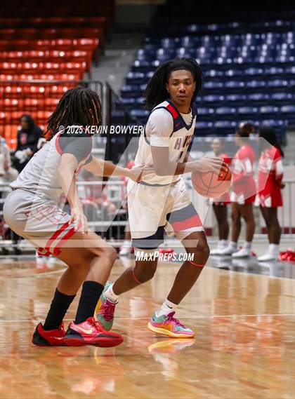 Thumbnail 3 in Bishop Hartley vs. Walnut Ridge (OHSAA D3 Central 1 District Championship) photogallery.
