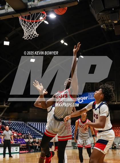Thumbnail 3 in Bishop Hartley vs. Walnut Ridge (OHSAA D3 Central 1 District Championship) photogallery.