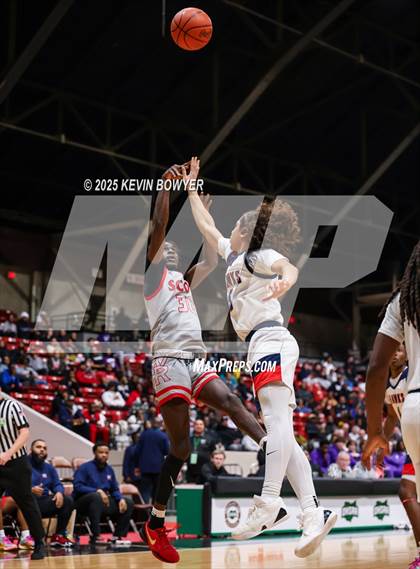 Thumbnail 3 in Bishop Hartley vs. Walnut Ridge (OHSAA D3 Central 1 District Championship) photogallery.